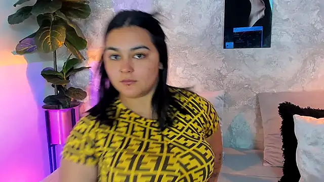 Snapshot of alina_stark chatting on 10/18/25, 10:01 alina stark online show from 10/18/25, 10:01