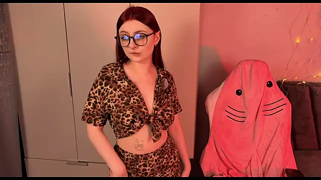 RozieRose online show from 10/26/25, 04:57