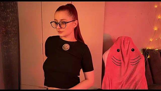 Snapshot of RozieRose chatting on 12/02/25, 02:34 RozieRose online show from 12/02/25, 02:34