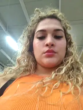 Sara smiiith211 online show from 12/15/25, 10:59