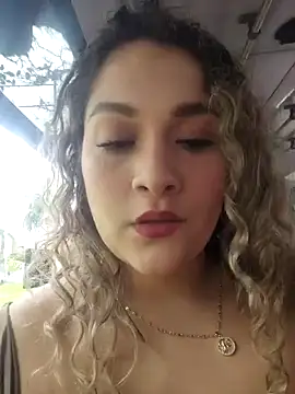 Sara smiiith211 online show from 04/15/26, 04:44