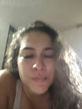Sara smiiith211 online show from 05/08/26, 10:24