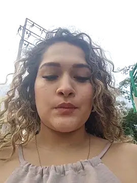 Sara smiiith211 online show from 12/03/25, 10:31