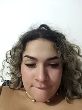Sara smiiith211 online show from 05/16/26, 04:33