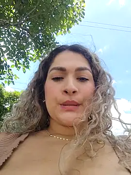 Sara smiiith211 online show from 04/12/26, 06:11