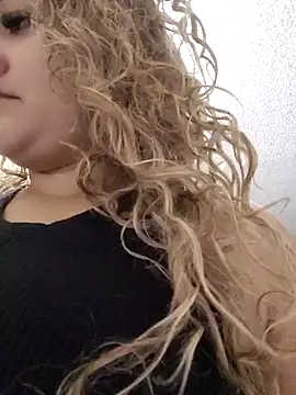 Sara smiiith211 online show from 09/09/25, 10:14