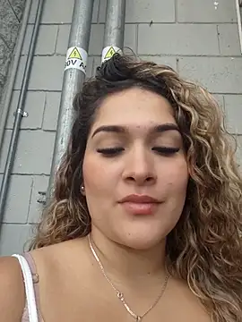 Sara smiiith211 online show from 10/26/25, 06:08