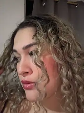 Sara smiiith211 online show from 04/04/26, 01:01