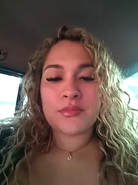 Sara smiiith211 online show from 12/17/25, 11:48