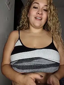 Sara smiiith211 online show from 12/21/25, 10:06