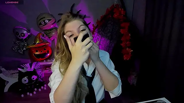 lily williamss online show from 10/30/25, 12:42