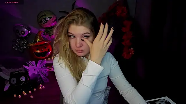 lily williamss online show from 10/13/25, 01:29