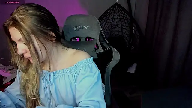 lily williamss online show from 03/06/25, 12:21