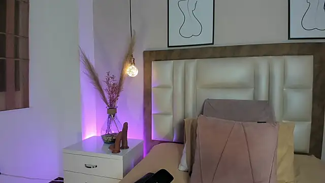 Emilywatsonn online show from 01/17/26, 12:37