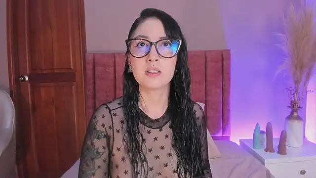 Emilywatsonn online show from 03/04/26, 12:29