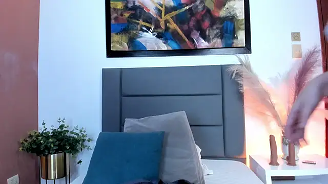 Emilywatsonn online show from 05/12/26, 10:05