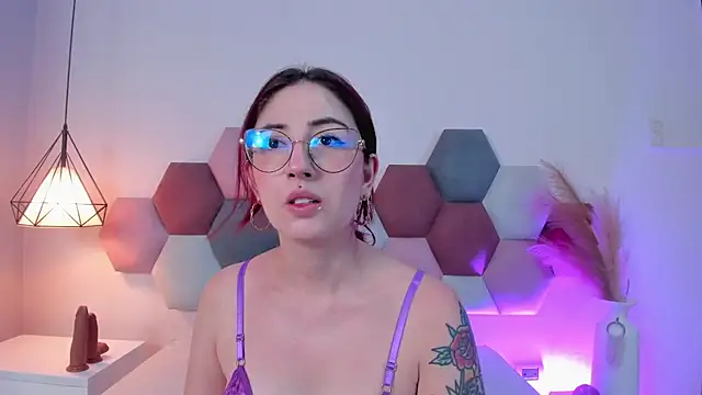 Snapshot of Emilywatsonn chatting on 10/03/25, 12:25 Emilywatsonn online show from 10/03/25, 12:25