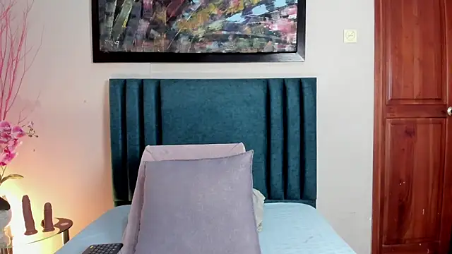 Emilywatsonn online show from 04/21/26, 12:34