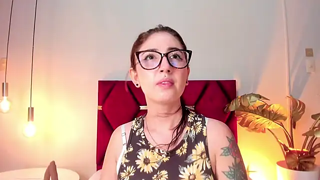 Emilywatsonn online show from 11/25/25, 12:33