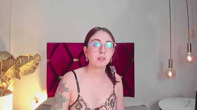 Snapshot of Emilywatsonn chatting on 09/13/25, 11:49 Emilywatsonn online show from 09/13/25, 11:49