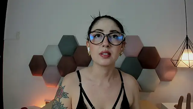 Emilywatsonn online show from 04/01/26, 12:24