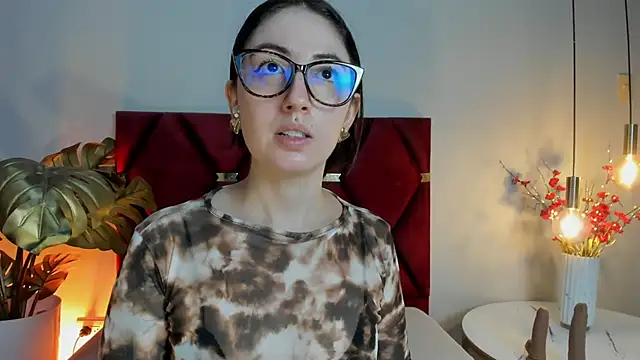 Emilywatsonn online show from 05/09/26, 12:36