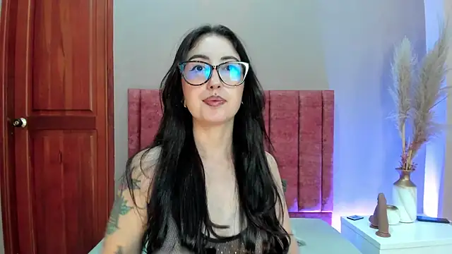 Emilywatsonn online show from 04/29/26, 12:26