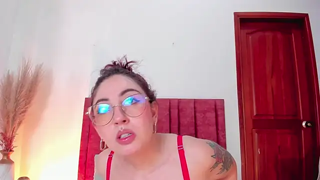 Snapshot of Emilywatsonn chatting on 09/12/25, 12:33 Emilywatsonn online show from 09/12/25, 12:33