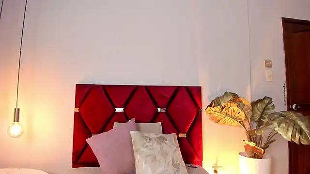 Emilywatsonn online show from 02/14/26, 11:38