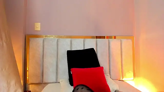 Emilywatsonn online show from 11/29/25, 12:33