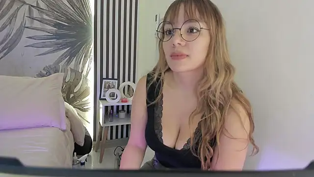 Samaantha-White online show from 03/27/26, 11:44