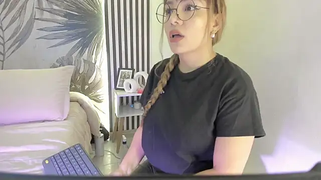 Samaantha-White online show from 03/25/26, 11:42