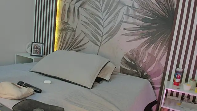 Samaantha-White online show from 09/21/25, 11:48