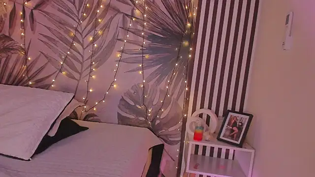 Samaantha-White online show from 12/02/25, 11:23