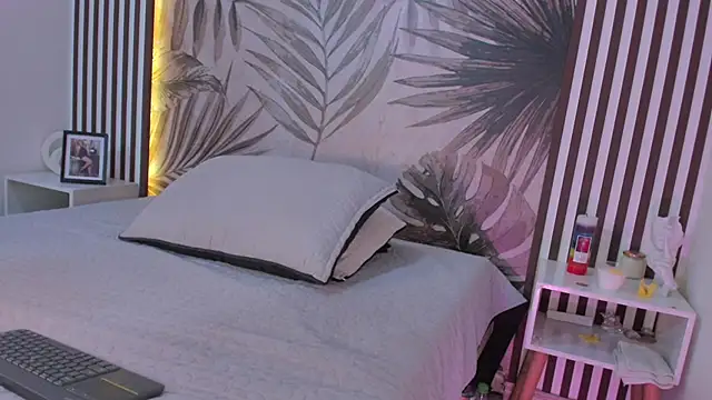 Samaantha-White online show from 09/23/25, 11:28