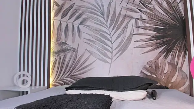 Samaantha-White online show from 03/19/25, 11:39