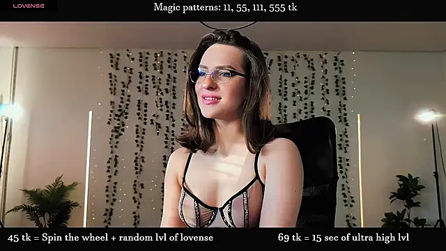 Snapshot of Alicia_x_art chatting on 06/20/26, 04:23 Alicia x art online show from 06/20/26, 04:23