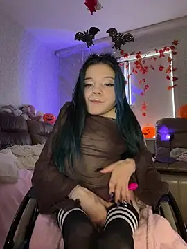 MiniSophiaa online show from 10/27/25, 08:48