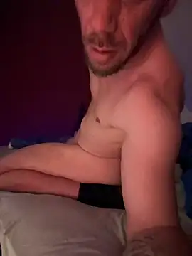 Snapshot of Bennyben8604 chatting on 02/24/25, 02:30 Bennyben8604 online show from 02/24/25, 02:30