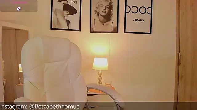 Snapshot of BetzabethHomud0 chatting on 12/02/24, 01:53 BetzabethHomud0 online show from 12/02/24, 01:53