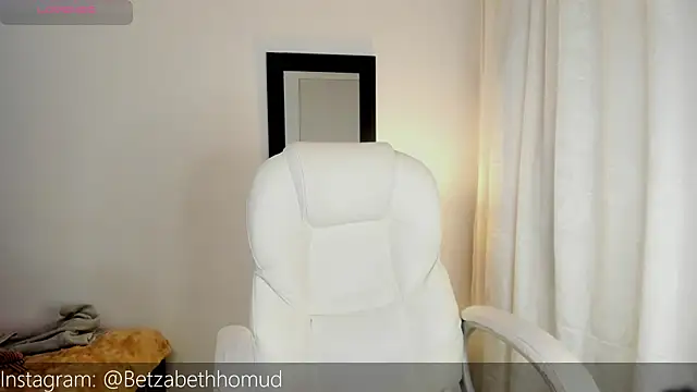 BetzabethHomud0 online show from 11/14/25, 10:46