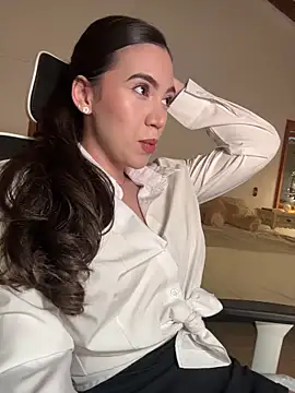 Amelia Rouse online show from 12/17/25, 09:31