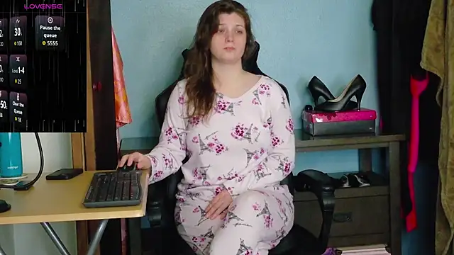 TreeJeanne online show from 10/26/25, 08:42