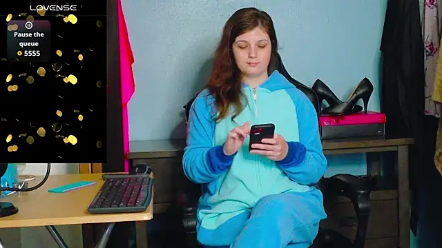 TreeJeanne online show from 11/01/25, 03:13