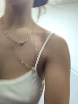 Snapshot of EvaWhisper chatting on 02/14/25, 03:26 EvaWhisper online show from 02/14/25, 03:26