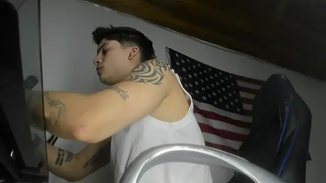 Snapshot of charlie_hotxxx chatting on 02/17/26, 05:05 charlie hotxxx online show from 02/17/26, 05:05