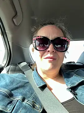 sylviahhh online show from 05/17/26, 01:00