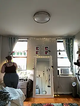 sylviahhh online show from 06/04/26, 10:36