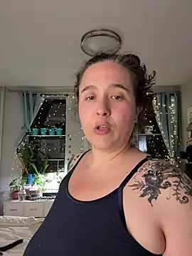 sylviahhh online show from 06/16/26, 01:27