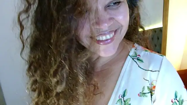 Snapshot of Alma_Sexyy chatting on 02/24/25, 05:00 Alma Sexyy online show from 02/24/25, 05:00